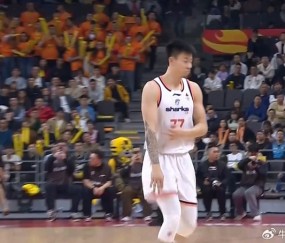 硬仗证明自己！张镇麟对阵广东三节12中9轰22分新赛季最佳一战|上海|胡明轩|崔晓龙|杜润旺|篮板_新浪体育_新浪新闻