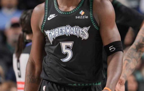 升前六！森林狼双杀三状元伤停独行侠 华子复出20分兰德尔31分