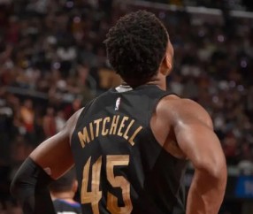 体育视频直播-米切尔下半场拿39分创NBA纪录，这支骑士队依旧有望冲击总冠军|多诺万-米切尔|克利夫兰骑士队|多诺万·米切尔|哈里森-巴恩斯|联盟_新浪新闻