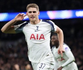 体育视频直播-利物浦瞄准范德芬、施洛特贝克补强后防|中卫|曼城|转会|回声报|后防线_新浪体育_新浪新闻